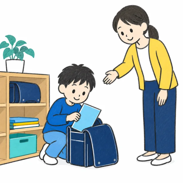 学童に着いた子どもが、スタッフの案内を受けて荷物からノートを出すイメージ